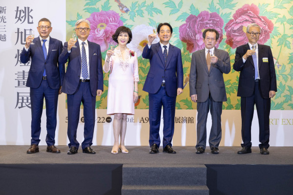 橫跨30年！膠彩畫大師姚旭燈新光三越個展 吳昕陽一段回憶促成 享譽國際的台灣旅日膠彩畫大師姚旭燈，1992年首度在新光三越舉辦個展，從此雙方情誼長牽。