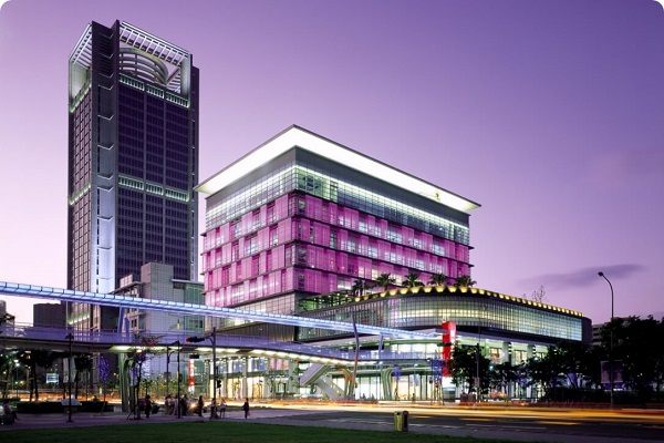 新光三越睽違13年重返百貨協會 總座吳昕陽：盼能為協會做貢獻 